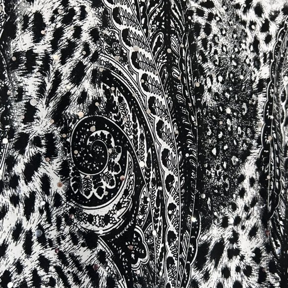 Dressbarn Women's Paisley Print Pullover Embellished Top in White/Black - Sz M - Picture 4 of 6